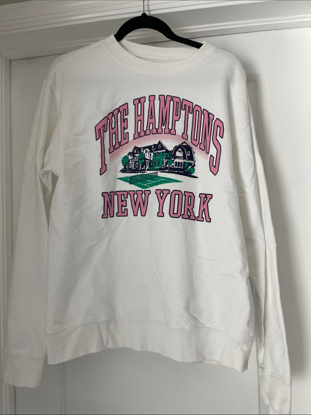 The Hamptons New York White Graphic Sweatshirt